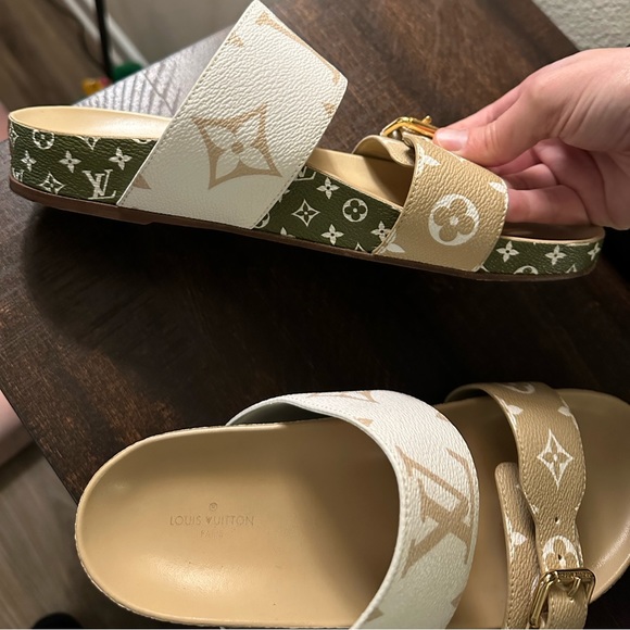 Limited Edition - Louis Vuitton Bom Día Flat Mules in Khaki - Picture 8 of 17